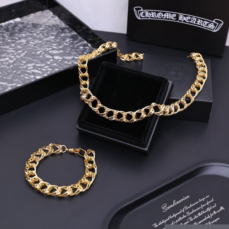 Ch**me He**ts necklaces